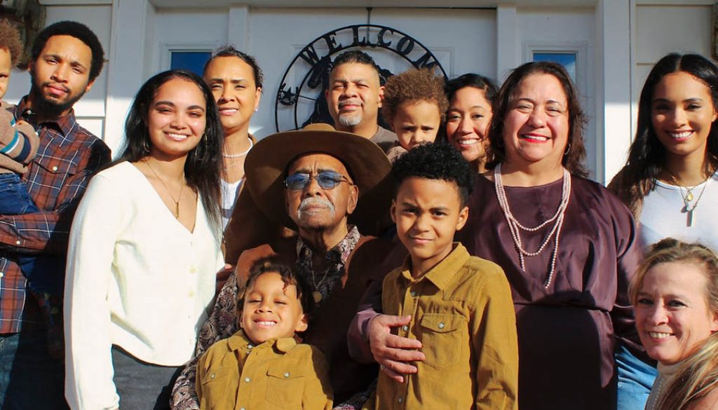 Hispanic family in the USA, representing the Spanish-speaking US market.