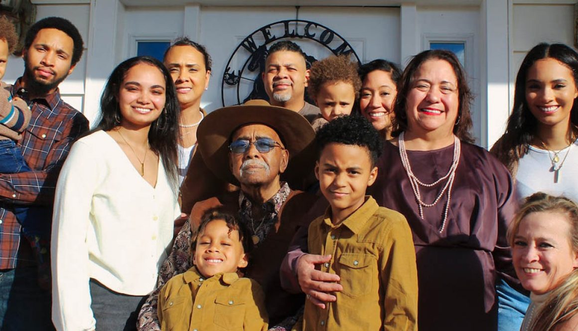 Hispanic family in the USA, representing the Spanish-speaking US market.