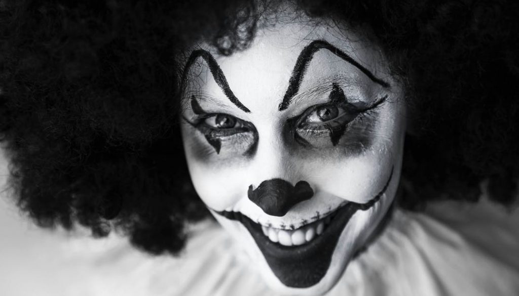 clown-creepy-grinning-facepaint-39242