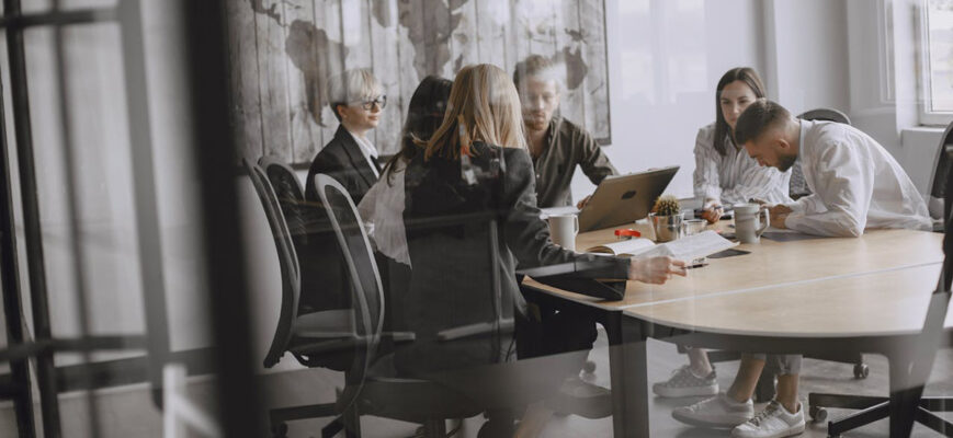 meetings-in-business-english Speaking Up in Meetings: Business English Strategies for Confident Communication