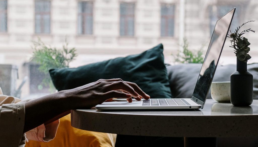 Man completing an eLearning course; Translation for eLearning; eLearning translation; localisation; localization