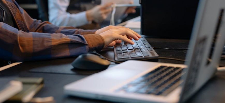 pexels-cottonbro-6803551 Sounding Professional (Not Rude) in Business English Emails